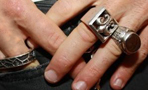 クロムハーツのリングをつける指とその意味